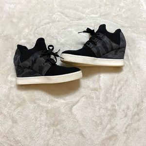 ⭐️SOLD⭐️ Size 8 wedge sneakers